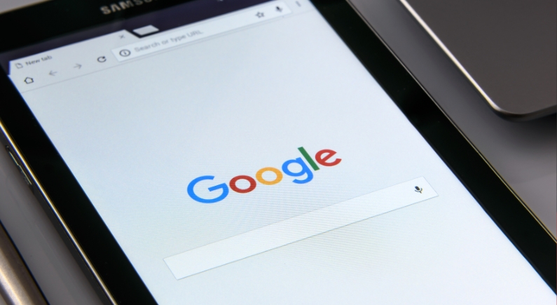 French press body challenges Google over AI news summaries